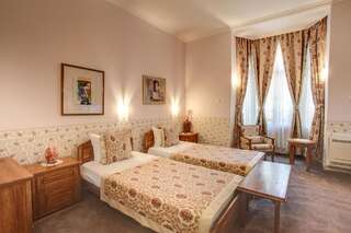 Отель Hotel Restaurant Odeon Пловдив Двухместный номер с 1 кроватью или 2 отдельными кроватями-3